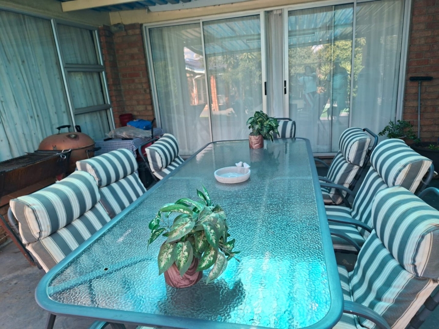 6 Bedroom Property for Sale in Heuwelsig Free State